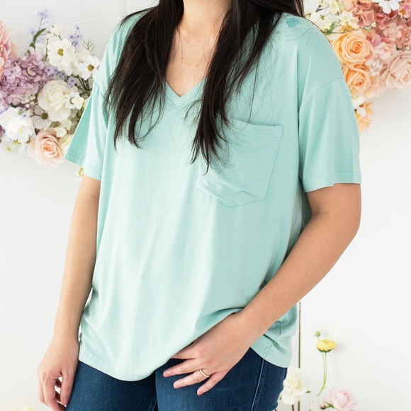 Kyte BABY Tops - NWT Women’s Kyte Baby Relaxed V Neck Tee Wasabi